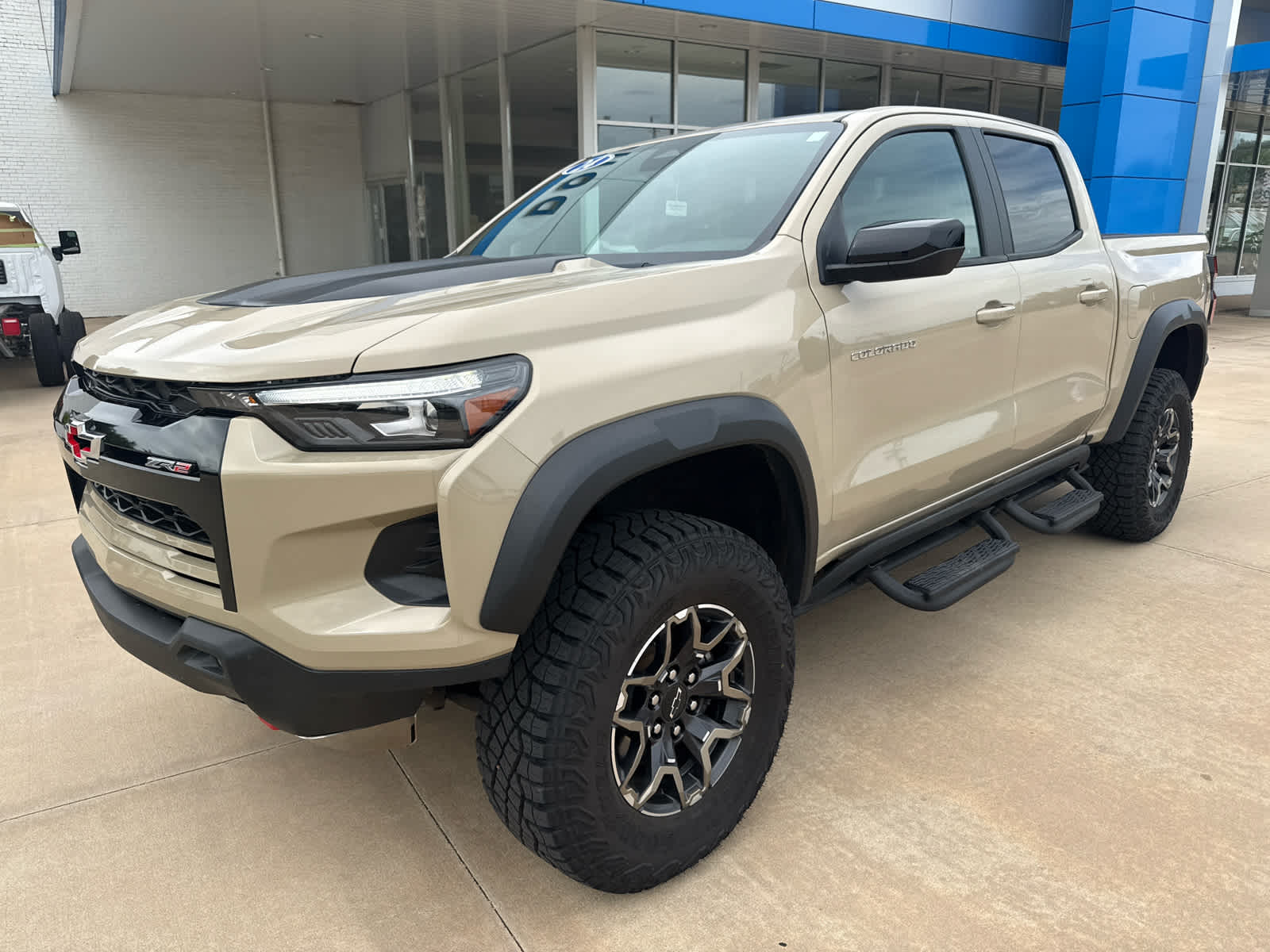 2024 Chevrolet Colorado — side profile view